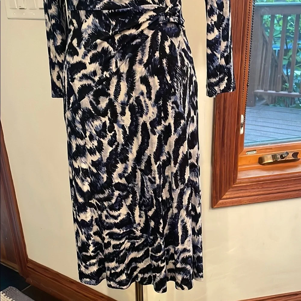Chico’s Traveler Blue Leopard Faux Wrap Black and White Patterned Dress Size 0 - Picture 3 of 10